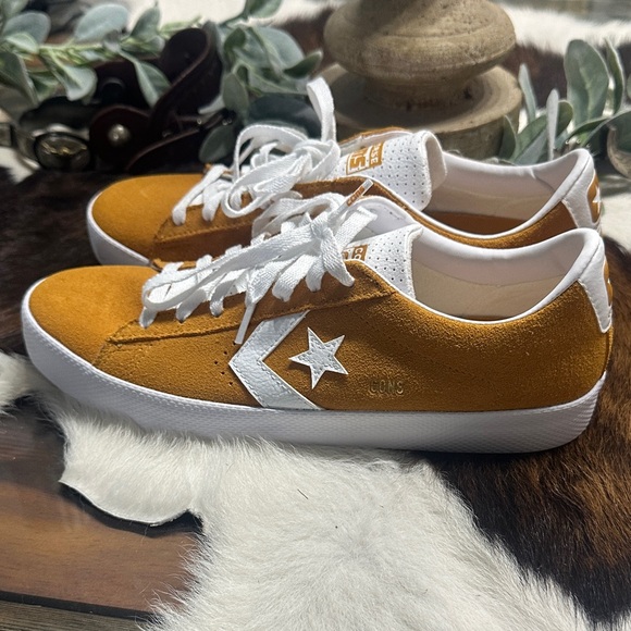 NWOT Converse mens leather Mustard Sneakers - Picture 3 of 8